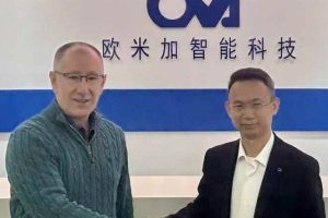 Xaar CEO John Mills with Omijia